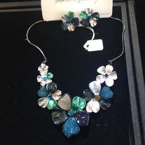 Beautiful necklace & earring set